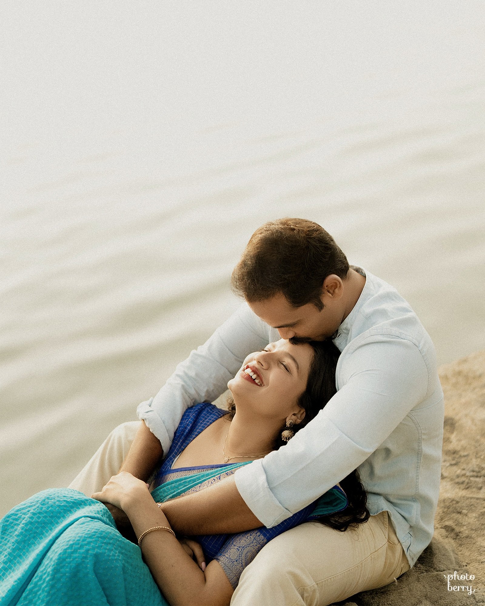 A couple sharing a relaxed outdoor portrait